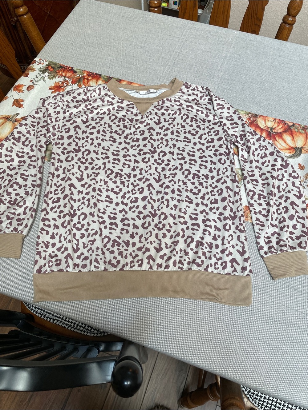 Ekouaer Soft Leopard Print Long Sleeve Lounge Top, M